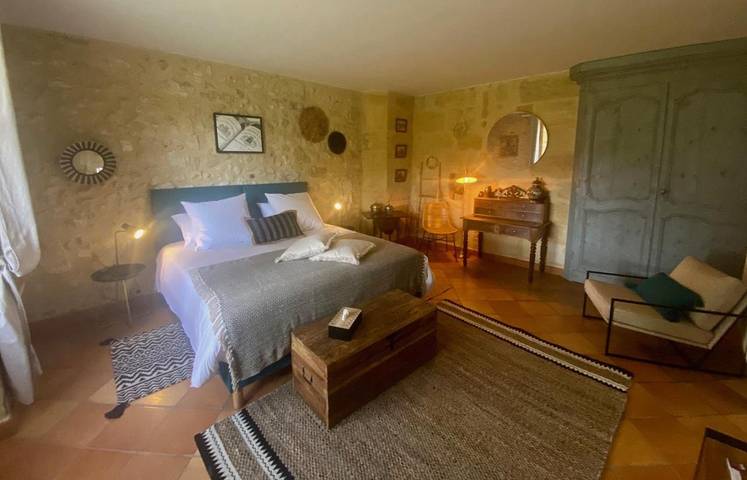 Location de vacances pour 2 personnes, avec jardin ainsi que terrasse et vue à Saint-Émilion - 3