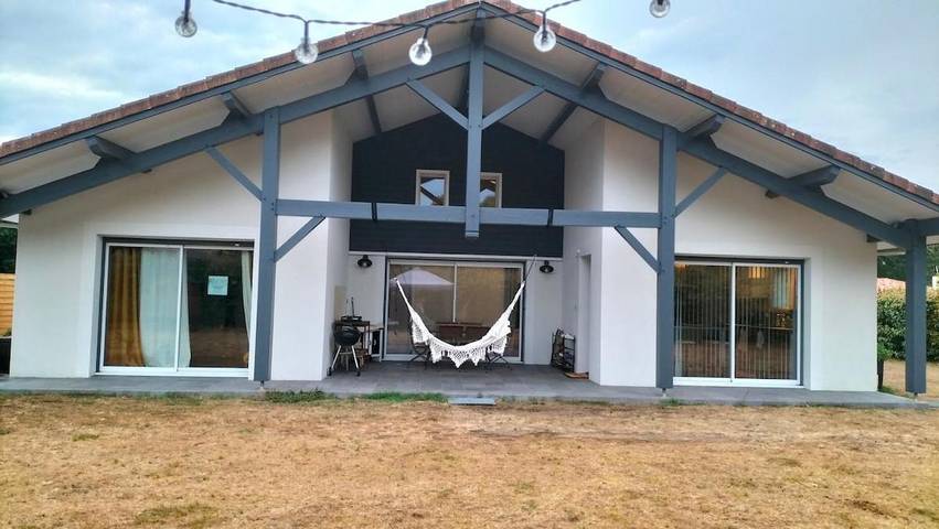 Location de vacances pour 8 personnes, avec Terrasse et Piscine à Commensacq