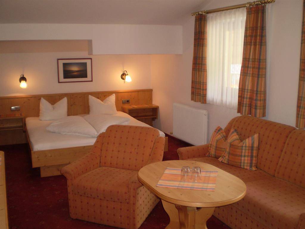 Ganze Ferienwohnung, Einzelzimmer mit Dusche, Wc in Zell am Ziller, Bezirk Schwaz