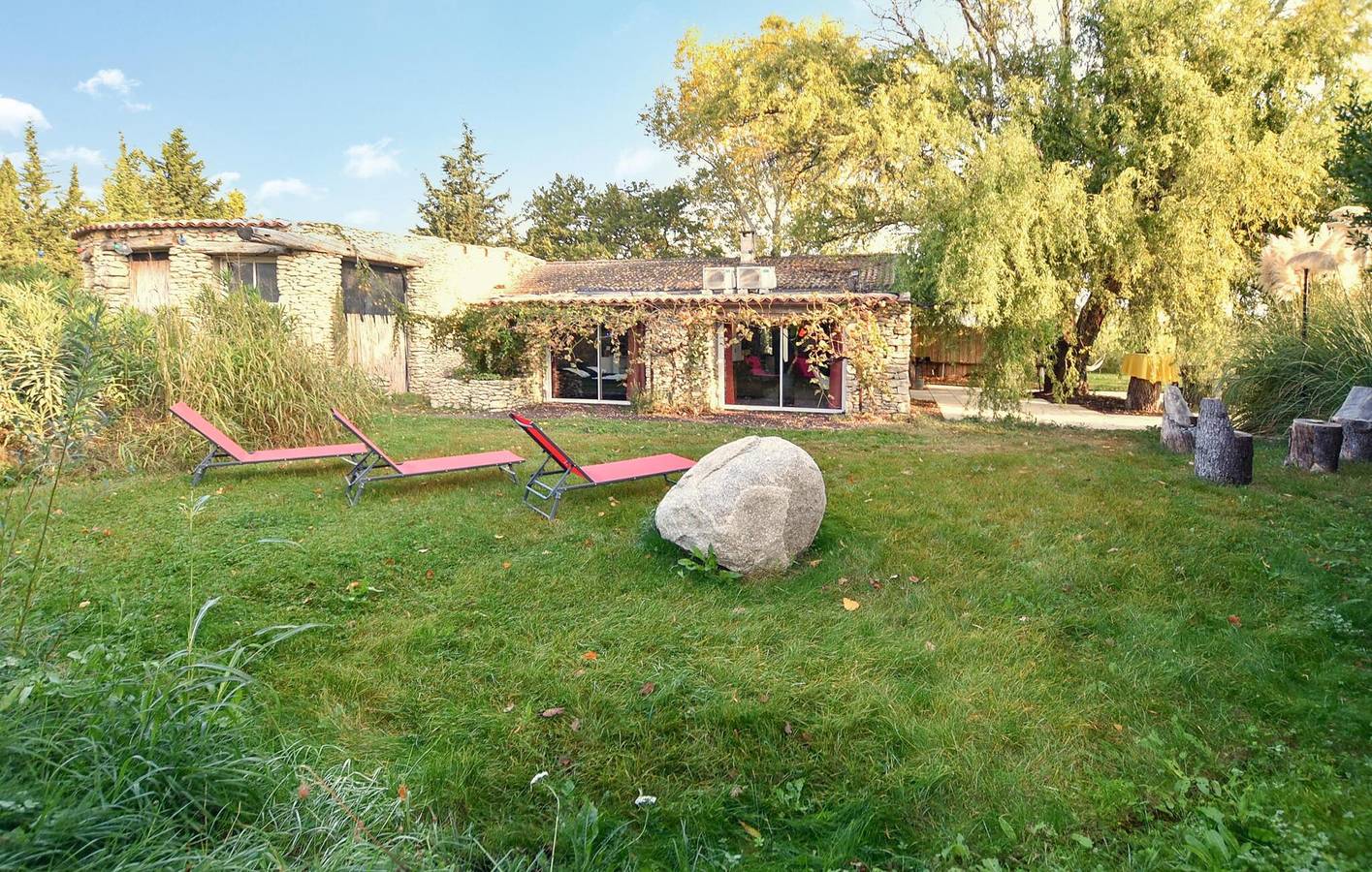 Appartement avec vue sur la montagne, avec piscine et WiFi, à 1,5 km de Jonquières in Jonquières, Vaucluse