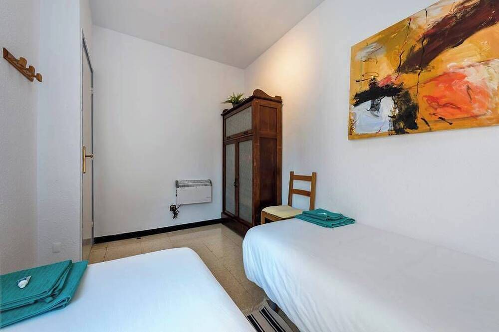 Entire apartment, 3 bedroom apartment 20' from Barcelona center and 7' walking from the beach. in Sant Adrià de Besòs, Barcelonès