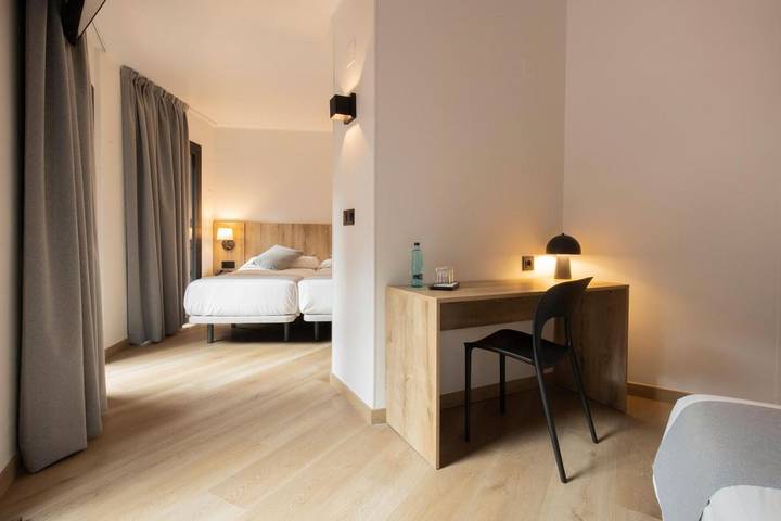 Hôtel pour 3 personnes, avec terrasse à Andorre-la-Vieille - 2