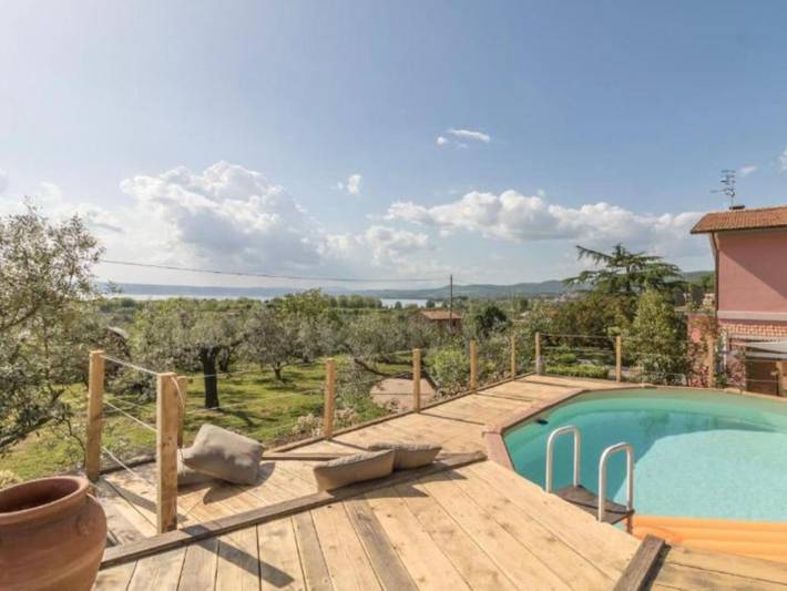 Ferienhaus für 8 Personen, mit Balkon und Garten sowie Seeblick am Bolsenasee