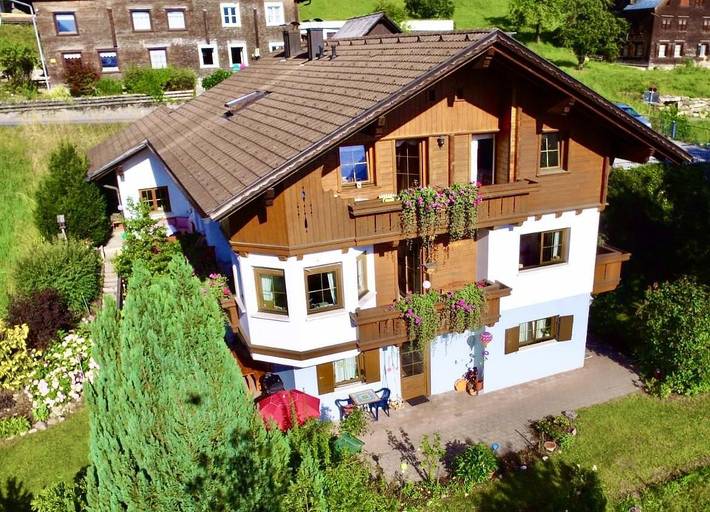 Ganze Ferienwohnung, Apartment mit Balkon und Bergsicht in Bürserberg, Brandnertal