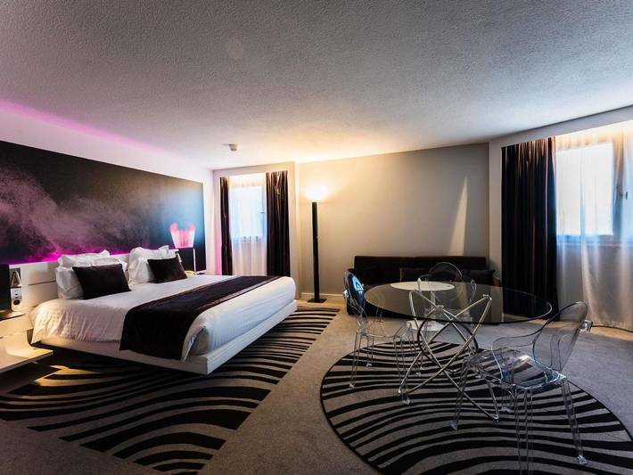 Hôtel pour 2 personnes, avec Terrasse et Jardin ainsi que Piscine et Vue à Saint-Jean-de-Braye - 2