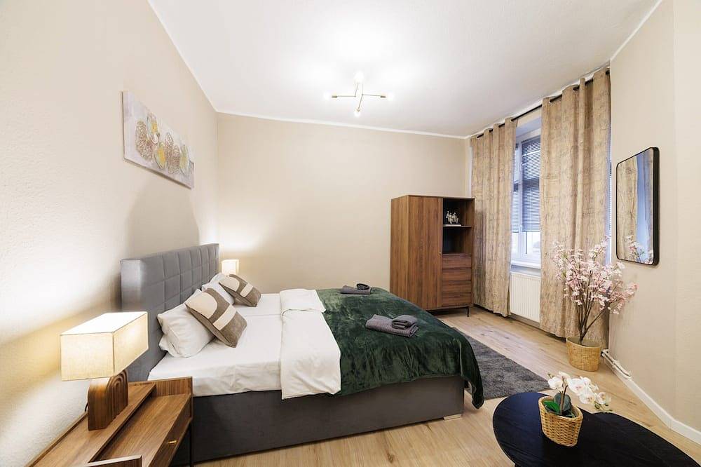 Ganze Wohnung, Deluxe Suite near Messe Berlin 2 Bathrooms 8 Guests in Charlottenburg Berlin, Berlin