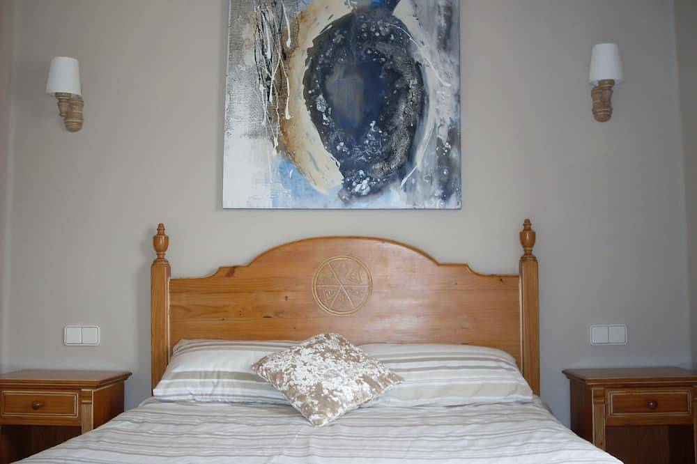 Entire apartment, Beautiful beachside apartment with stunning sea views. Seven pools on complex! in Costa Teguise, Teguise