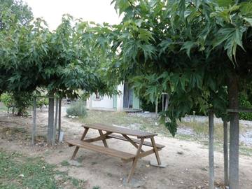 Gîte pour 5 personnes, avec jardin ainsi que piscine et terrasse en Ardèche