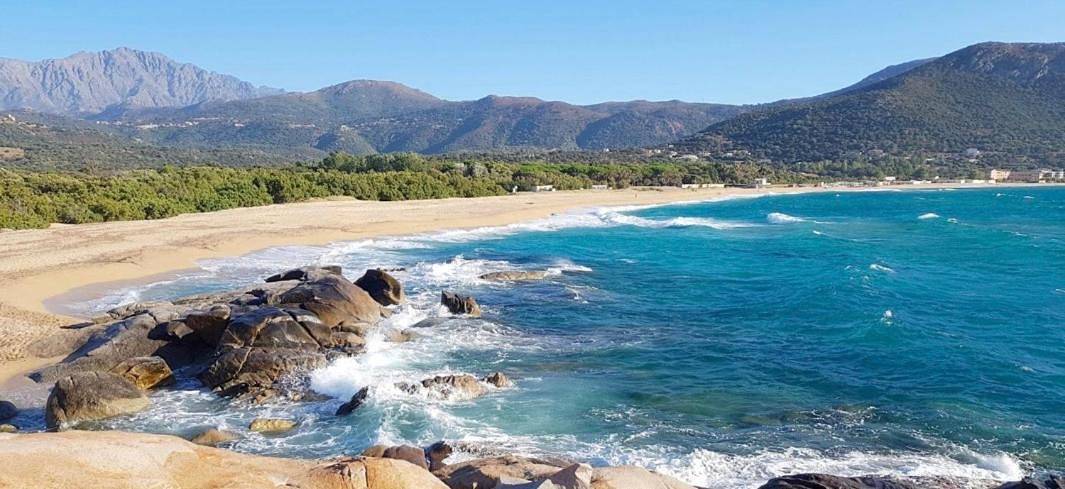 Appartement entier, Résidence Soleil - proche mer et confort in Aregno, Région de Calvi