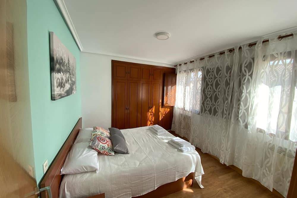 Entire apartment, Between Castle and Cathedral in Burgos, Burgos Province