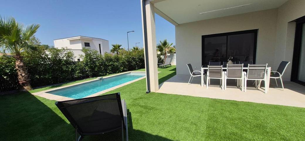 Location de vacances pour 8 personnes, avec piscine ainsi que vue et terrasse à Nézignan-l'Évêque - 4