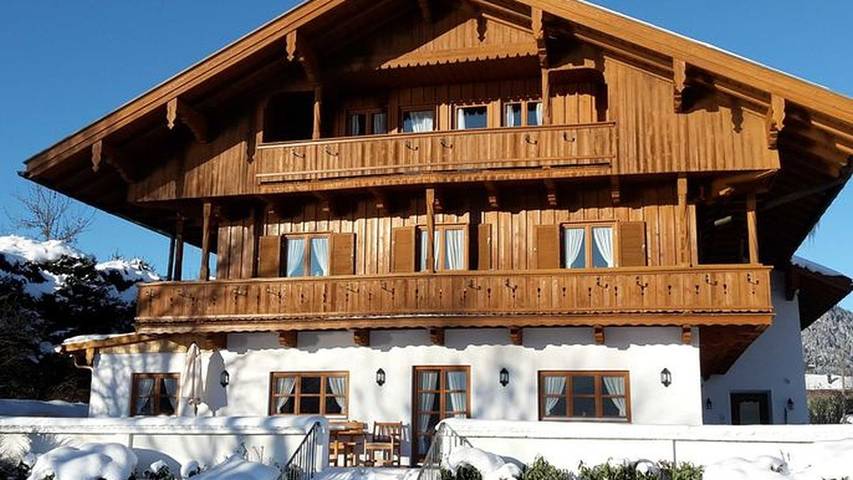 Vacation apartment for 2 people, with yard and balcony as well as lake view and view in Tegernsee
