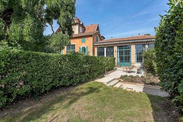 Location de vacances pour 10 personnes, avec terrasse à Collonges-au-Mont-d'Or