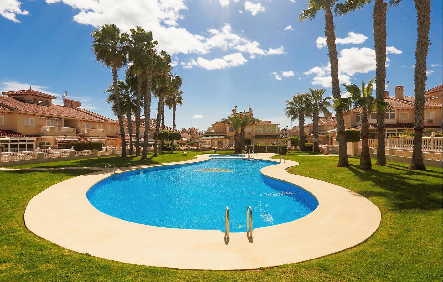 Appartement am Strand mit Pool, Terrasse und AC in Orihuela, Costa Blanca