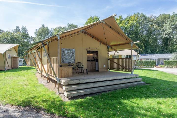Camping voor 4 personen, with Terras and Zwembad as well as Sauna in Limburg