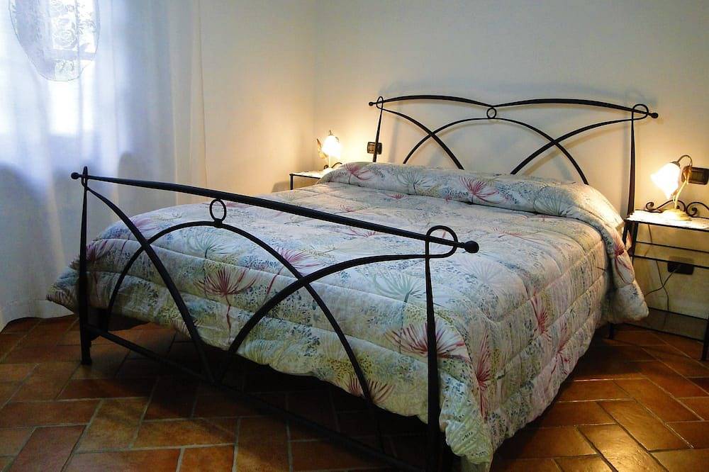 Sehr privates freistehendes Ferienhaus mit privatem solarbeheizten Pool in Villa Collemandina, Garfagnana