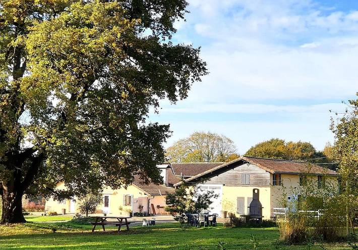 Gîte pour 2 personnes, avec Terrasse ainsi que Jardin et Vue à Bahus-Soubiran