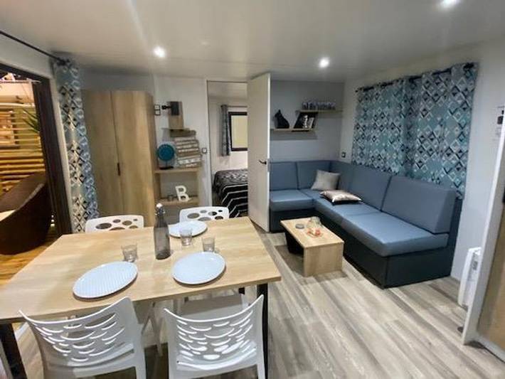 Camping Le Mas des Sédariès - Mobilheim 4 personen - Mobilheim Premium, 2 Schlafzimmer, 2 Badezimmer, 4 Personen im Westerndorf in Villefort, Cevennen
