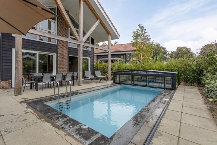 Vakantieappartement voor 10 personen, with zwembad and sauna as well as tuin and whirlpool, kindvriendelijk in de Achterhoek