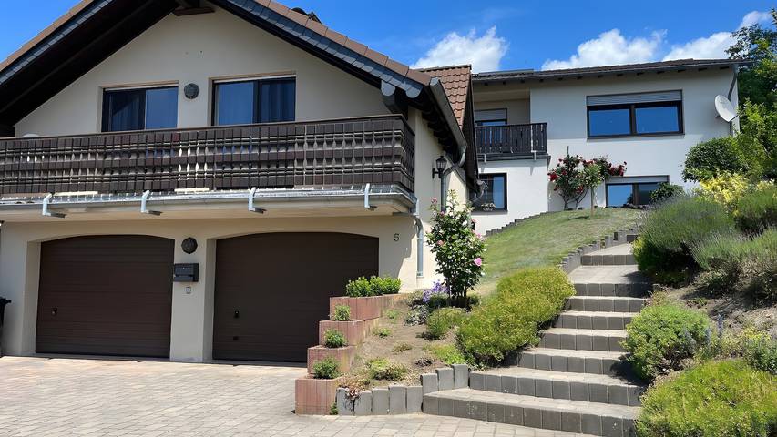 Appartamento intero, Appartamento 'Maarträumchen in Gillenfeld' con balcone e Wi-Fi in Gillenfeld, Vulkaneifel