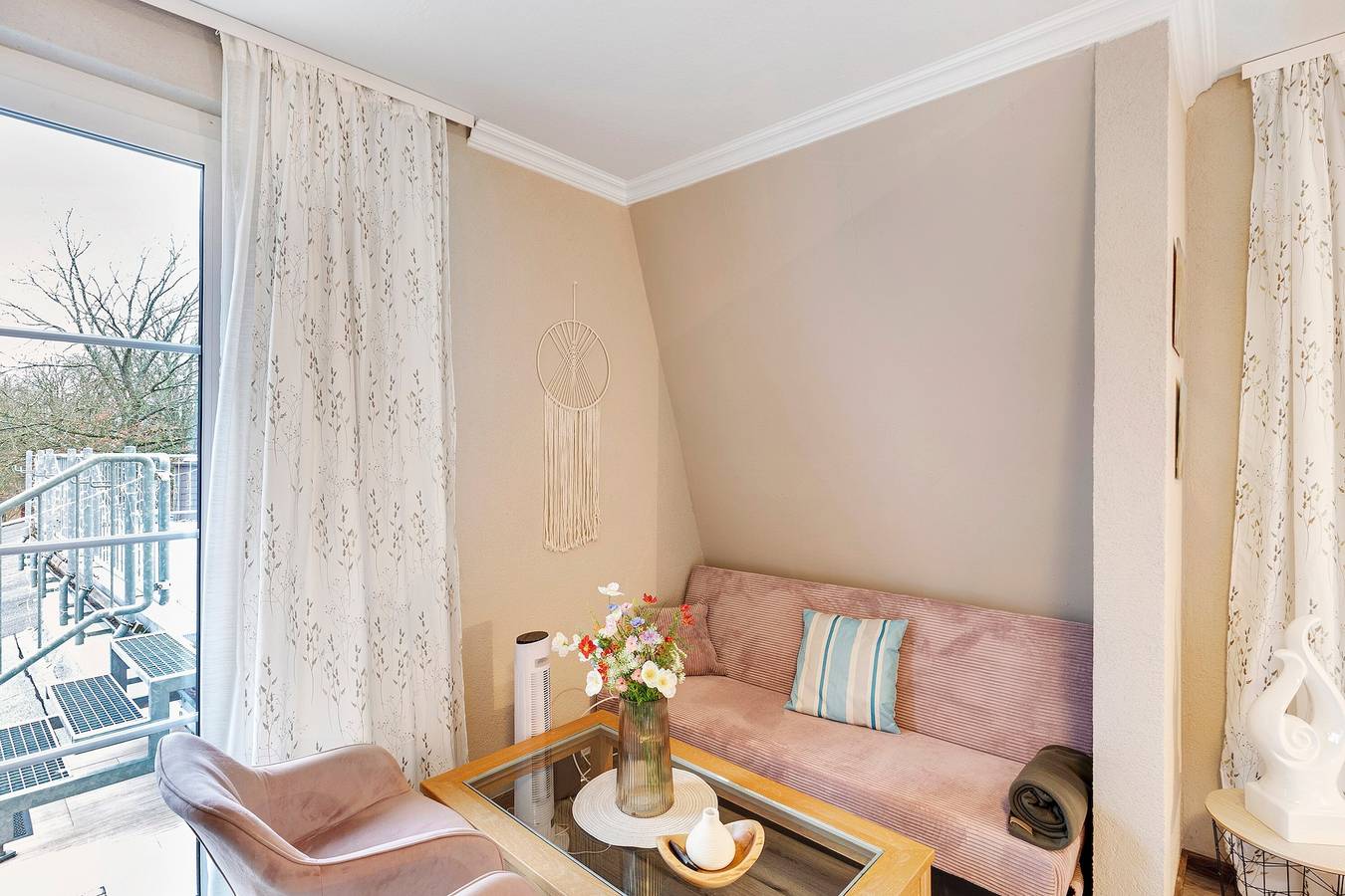 Holiday Home 'Pension Seeblick' with Lake View, Private Garden and Wi-Fi in Holzappel, Lahn-Taunus