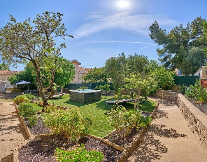 Villa pour 8 personnes, avec jacuzzi et jardin à Toulon