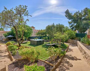 Villa pour 8 personnes, avec jardin et jacuzzi à Toulon