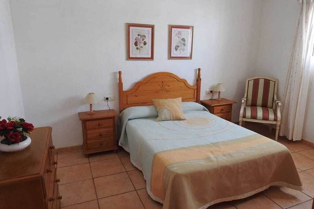 Apartamento entero, Acogedor Y Amplio Apartamento A 200 M De La Playa in Playa Famara, Teguise