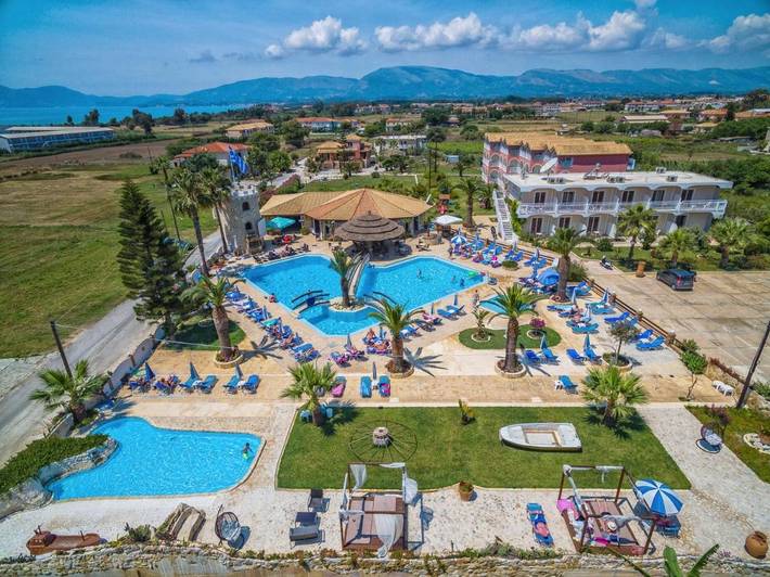 Ferienwohnung für 5 Personen, mit Balkon und Terrasse sowie Garten und Kinderpool in Kalamaki