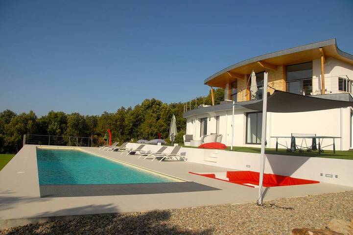 Location de vacances pour 8 personnes, avec jardin et terrasse à Mons (Var)
