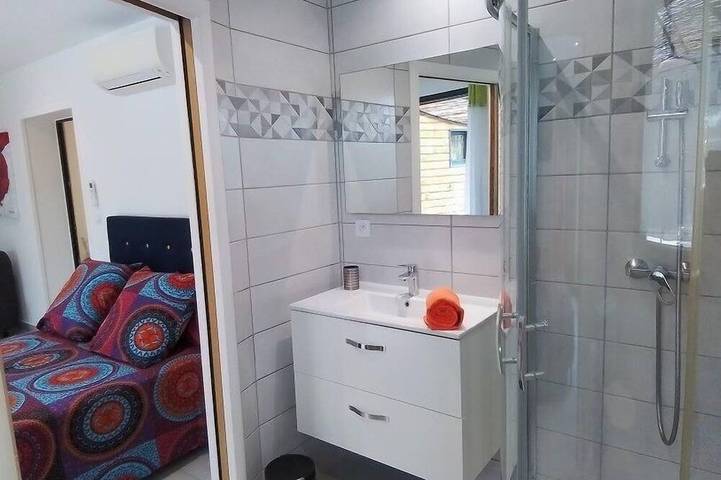 Apartamento entero, Gite D'Emma En Provence 2 People And 1 Child in Camaret-sur-Aigues, Vaucluse