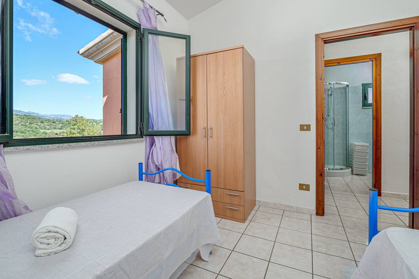 Apartamento entero, Apartamento 'Limpiddu 3' con vistas a la montaña, jardín compartido y Wi-Fi in Limpiddu, Olbia-Tempio