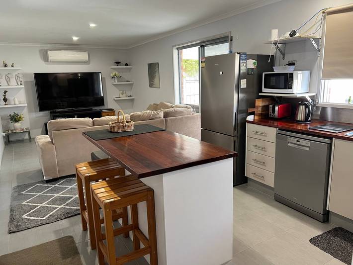 2 bedroom private unit with enclosed back yard in Shire of East Gippsland