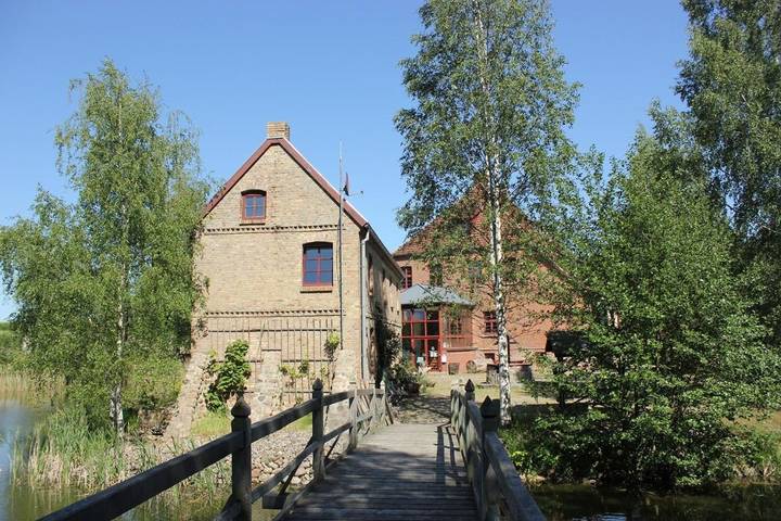 Ferienwohnung für 4 Personen, mit Terrasse und Garten sowie Seeblick und Ausblick
