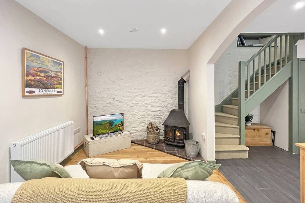 Worthy Cottage, Porlock Weir in Porlock, Somerset