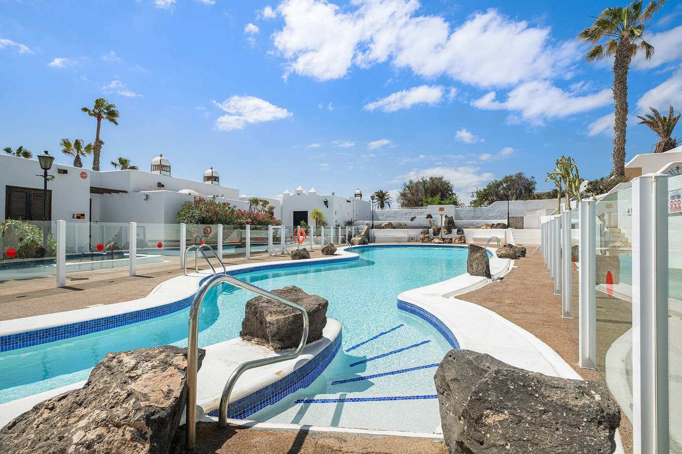 Ganze Wohnung, Ferienwohnung Puerto Chico X mit gemeinschaftlich genutztem Pool, privater Terrasse und Wlan in Playa Blanca, Yaiza