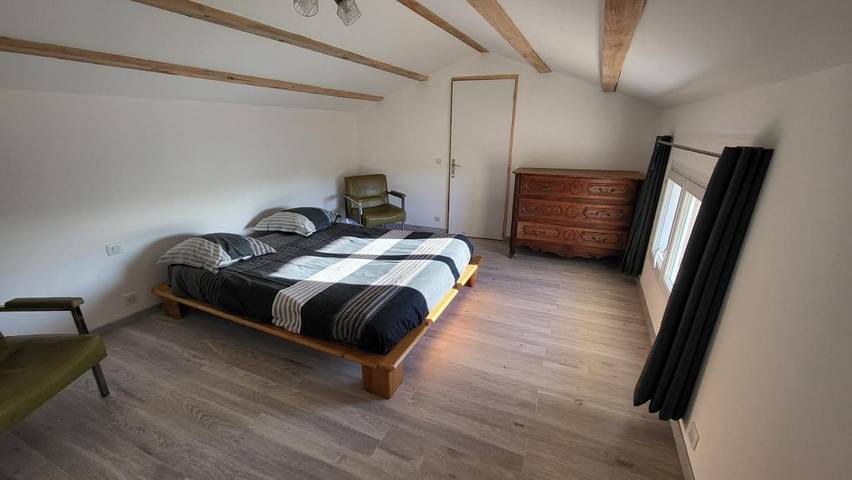 Location de vacances pour 5 personnes, avec piscine et vue ainsi que terrasse et jardin à Barjac - 2