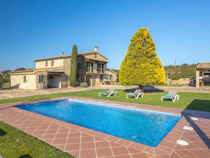 Apartamento rural para 8 personas, con terraza además de jardín y piscina en Foixí