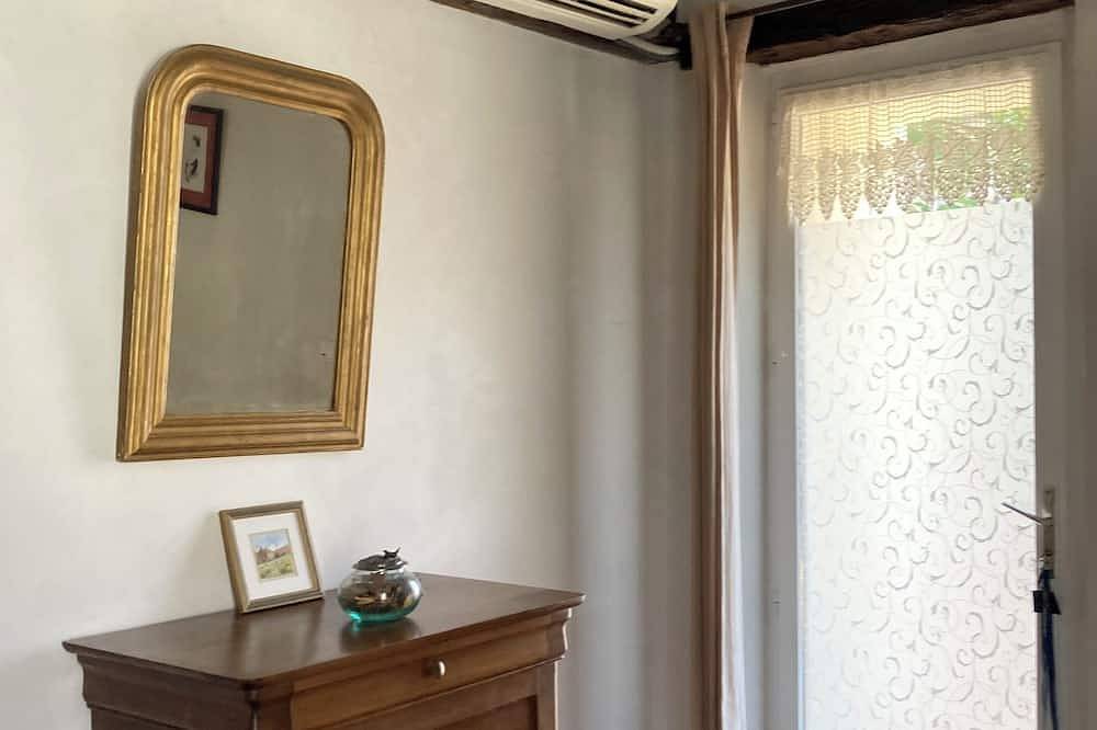 Proche de Toutes Commodités. Idéalement Situé, Près Davignon, Arles et Nimes in Boulbon, Region de Arles