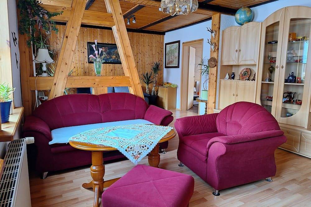 Ganze Wohnung, Idyllische,geräumige,ruhige Ferienwohnung amwaldrand . in Tambach-Dietharz, Rennsteig