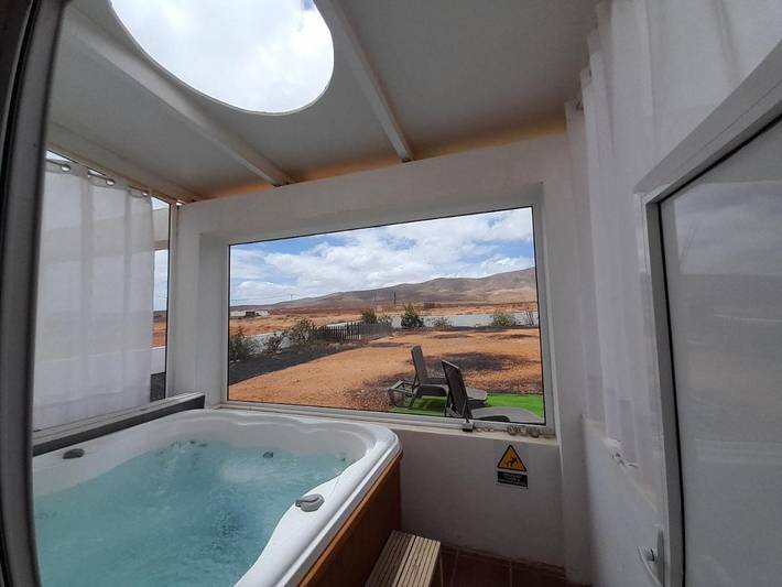 Villa für 6 Personen, mit Balkon und Whirlpool sowie Terrasse und Garten auf Fuerteventura