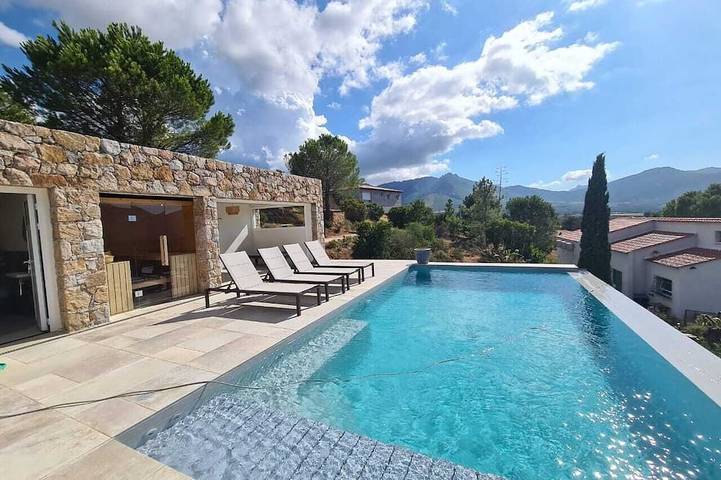 Appartement de vacances pour 5 personnes, avec sauna ainsi que jardin et piscine