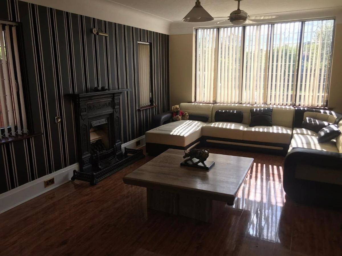 Holiday home for 15 people with garden in Luton, Chiltern Hills