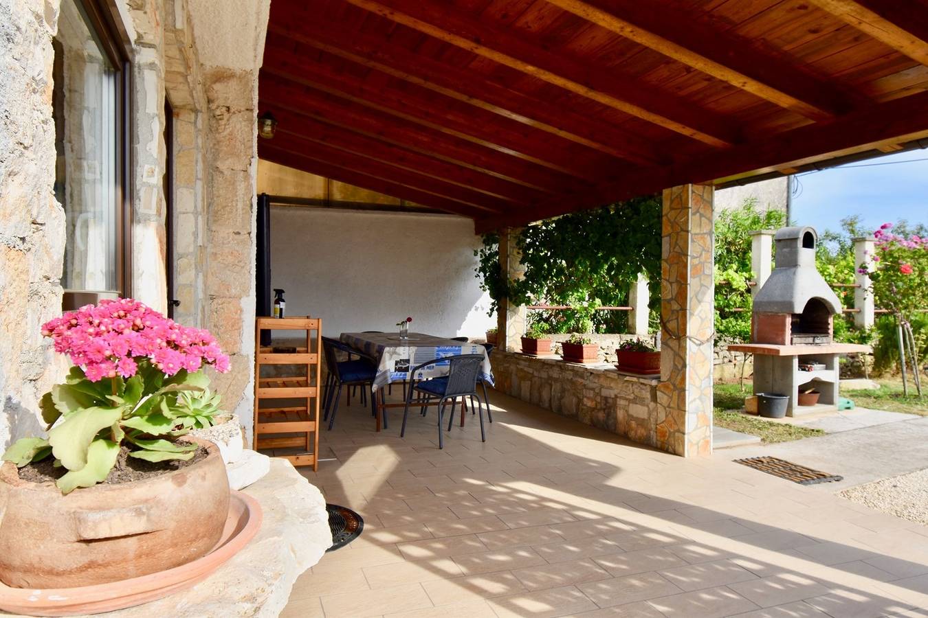 Beautiful Istrian house with big backyard, pet friendly in Valtura, Südküste Istrien