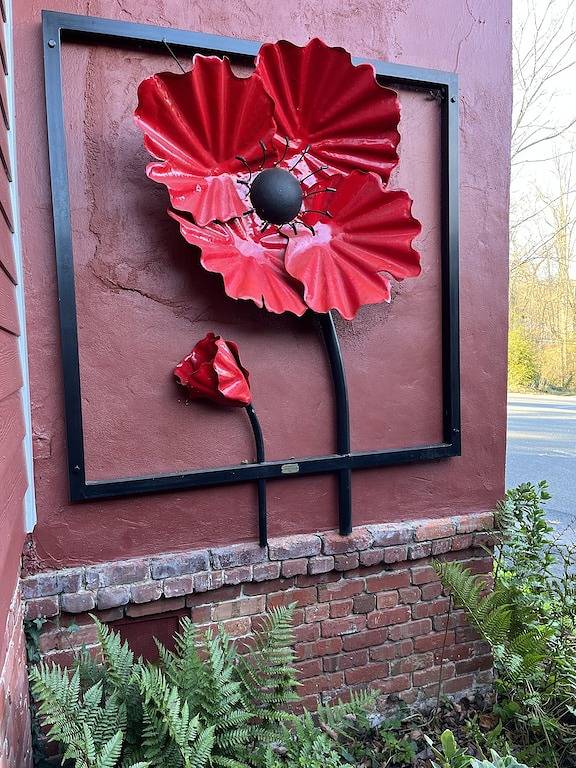 Cottage 1 block from Main St. on historic property. in Brevard, Transylvania County