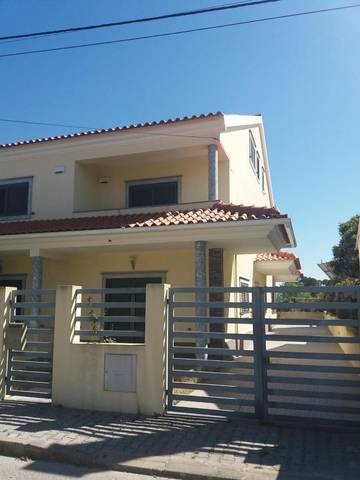 Gîte pour 7 personnes, avec jardin et jacuzzi dans Fernão Ferro