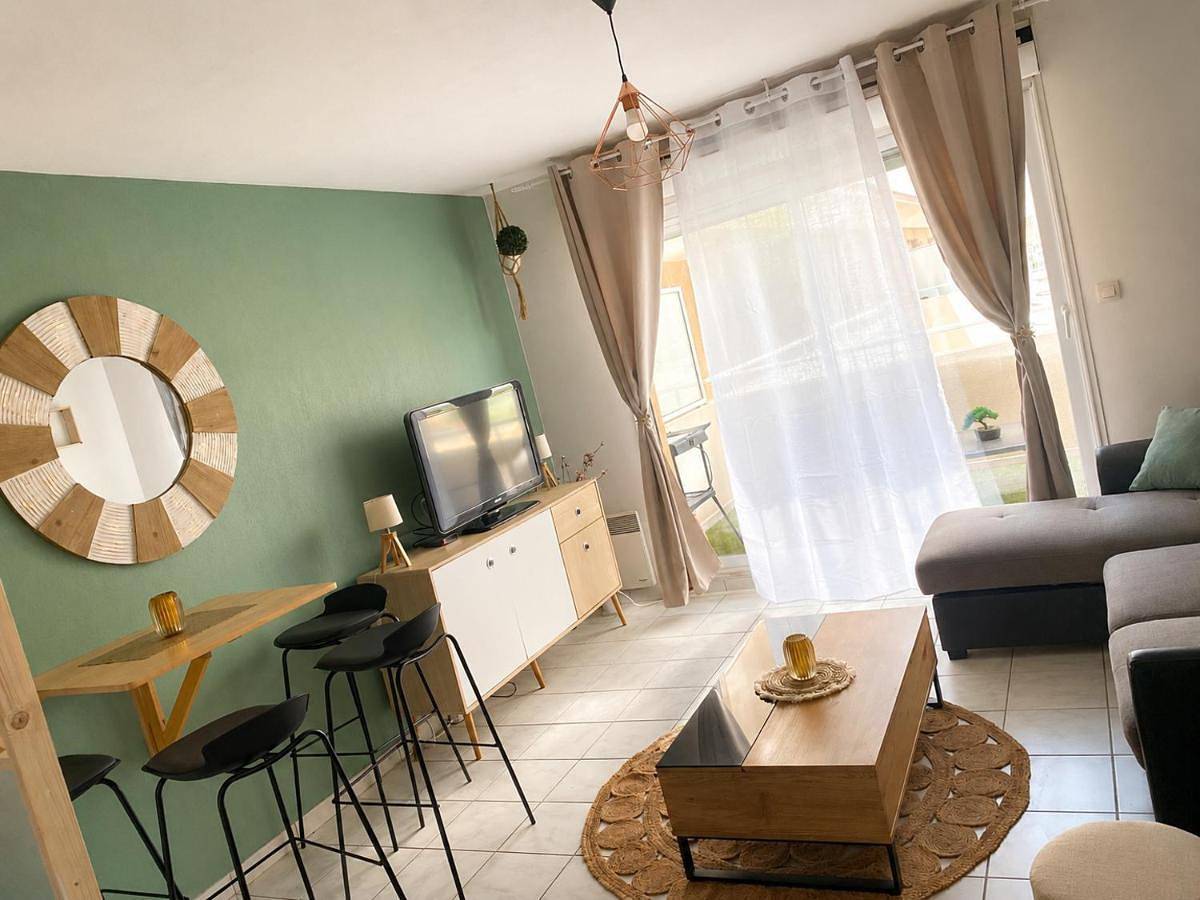 Appartement entier, Studio cosy climatisé avec piscine parking Centre de Brignoles in Brignoles, Région de Brignoles