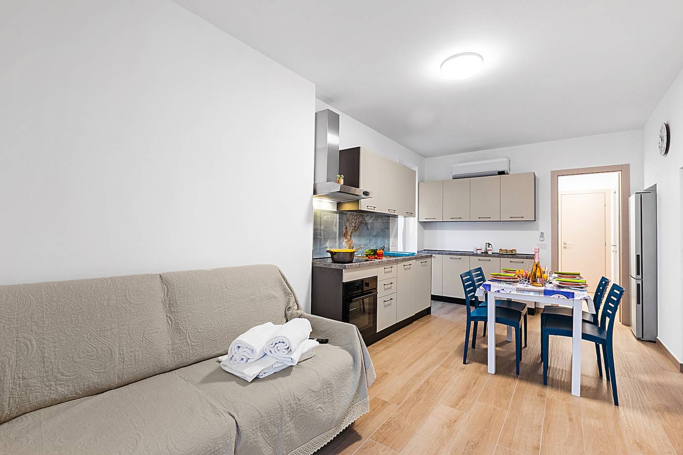 Apartamento entero, Merlo A - Town Center & Private Parking in Ceriale, Riviera di Ponente