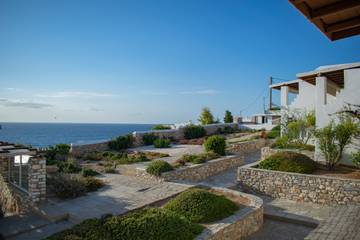 Villa for 4 Guests in Paros, Paros Regional Unit, Picture 2