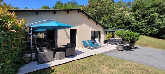 Gîte pour 4 personnes, avec jacuzzi ainsi que terrasse et jardin, animaux acceptés en Dordogne
